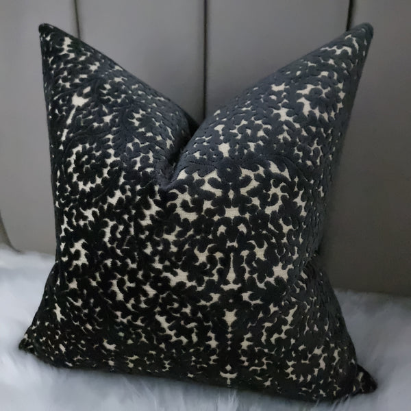 ILiv indiene Ebony Black Handmade Cushion Cover